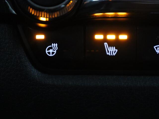 Mazda CX-30 2.0 e-SkyActiv-X M Hybrid Comfort | Stoel & stuurverwarming | Head-Up | Adaptive cruise | Carplay | Camera | Navigatie | 18'' | Keyless | Climate control | Bluetooth