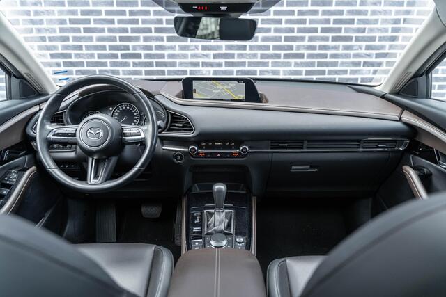 Mazda CX-30 2.0 e-SkyActiv-X M Hybrid Luxury | Trekhaak | Schuifdak | Lederen Bekleding | Bose Audio | Head-up Display | Lichtmetalen Velgen | Elektrische Achterklep | Keyless Entry | Navigatie | Apple Carplay Android Auto | Achteruitrijcamera | Parkeersensoren