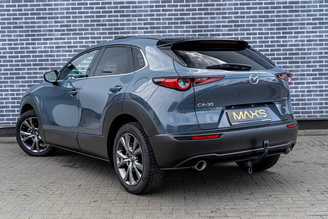 Mazda CX-30 2.0 e-SkyActiv-X M Hybrid Luxury | Trekhaak | Schuifdak | Lederen Bekleding | Bose Audio | Head-up Display | Lichtmetalen Velgen | Elektrische Achterklep | Keyless Entry | Navigatie | Apple Carplay Android Auto | Achteruitrijcamera | Parkeersensoren