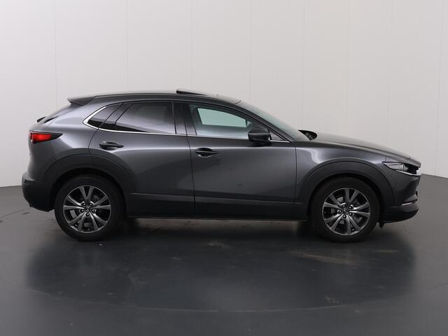 Mazda CX-30 2.0 e-SkyActiv-X M Hybrid Luxury | Panoramadak | LED | Leder | Navigatie | Parkeercamera | DAB | Stoel/Stuurverwarming | Cruise Control Adaptief | Elek. Stoelen met Geheugen | Bose | Elek. Achterklep |