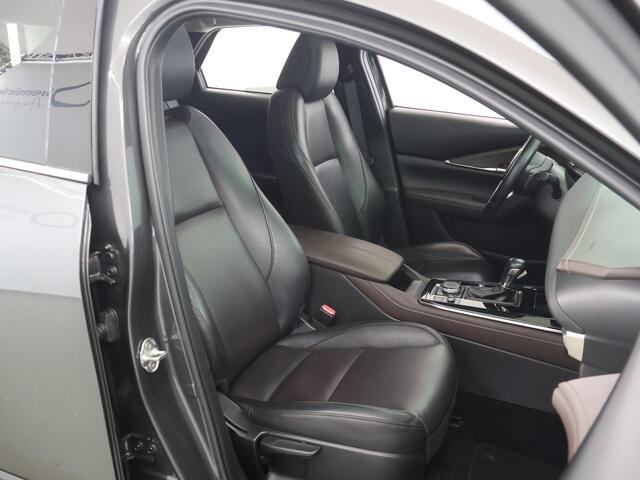 Mazda CX-30 2.0 e-SkyActiv-X M Hybrid Luxury | Panoramadak | LED | Leder | Navigatie | Parkeercamera | DAB | Stoel/Stuurverwarming | Cruise Control Adaptief | Elek. Stoelen met Geheugen | Bose | Elek. Achterklep |