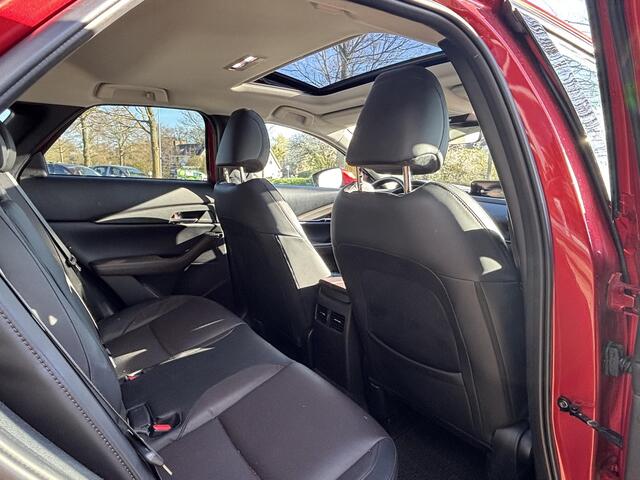 Mazda CX-30 2.0 e-SkyActiv-X M Hybrid Luxury 1e Eig., NL-Auto, Dealer Ondh., Schuifdak, Navigatie, Apple Carplay/ Android Auto, Leer, 360 Camera, Bose, Head-Up, Stoel verw., Stuur verw. Cruise controle ad.