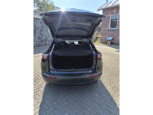 Mazda CX-30 2.0 e-SkyActiv-X M Hybrid Sportive stoel en stuur verwarming, carplay, electr A klep, headup display, keyles, adapt cruise en climate control