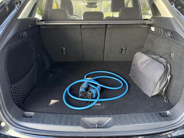 Mazda CX-60 2.5 e-SkyActiv PHEV Homura Plus NL-Auto, Dealer ond., 1e Eig, Trekhaak, Alarm, Bose, Cruise control adaptief, Head-up, Panorama dak, Zwart/Zwart, Navigatie, Apple Carplay/ Android Auto.
