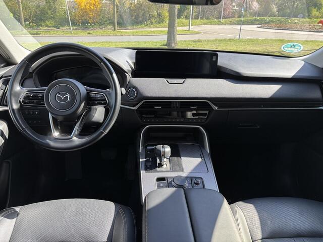 Mazda CX-60 2.5 e-SkyActiv PHEV Homura Plus NL-Auto, Dealer ond., 1e Eig, Trekhaak, Alarm, Bose, Cruise control adaptief, Head-up, Panorama dak, Zwart/Zwart, Navigatie, Apple Carplay/ Android Auto.