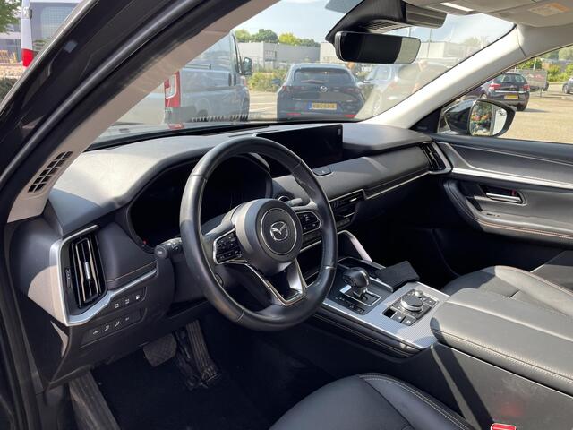 Mazda CX-60 2.5 e-SkyActiv PHEV Homura , Automaat, Trekhaak, All Season, CS Pack, DA Pack, Stoelverwarming, Stoelventilatie, Stuurverwarming, Bose, 360 Camera, HUD, Elektrische klep, Clima, Apple carplay, LMV 20 Inch, Leder