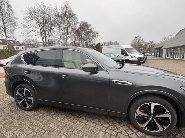 Mazda CX-60 2.5 e-SkyActiv PHEV Takumi | Panoramadak / Kanteldak (Glas) | 360 graden camera | Achteruitrijcamera | Stoelverwarming | Adaptieve Cruise Control