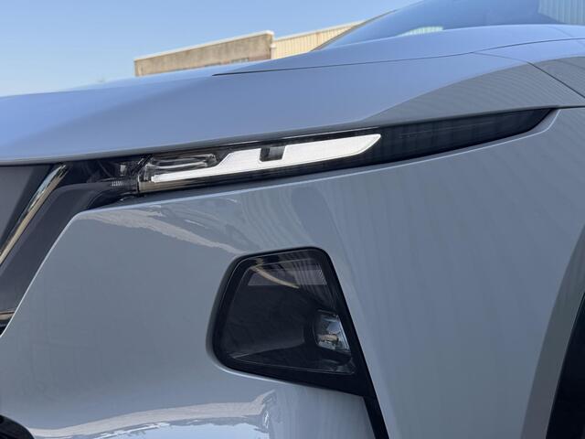 Mazda CX-6e Takumi 78 kWh | EERST LEVERBARE AUTO | Stoelverwarming/Verkoeling | Stuurverwarming | 360* Camera | 50" Infotainment-scherm | Elektrische Achterklep |