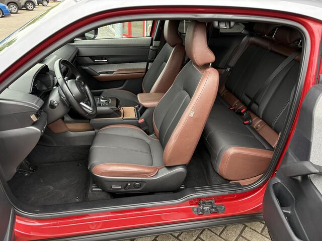 Mazda MX-30 e-SkyActiv 145 Luxury 36 kWh | Navigatie | Camera | Head-Up Display | Stoelverwarming | Adaptieve Cruise Control |