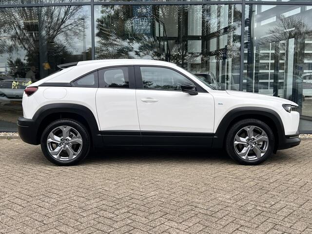 Mazda MX-30 e-SkyActiv EV 145 Prime-line 36 kWh AUTOMAAT | PARKEERSENSOREN V+A | DODEHOEKDETECTIE | ACHTERUITRIJCAMERA | ADAPT. CRUISE CONTROL | KEYLESS | CLIMATE CONTROL | CARPLAY |
