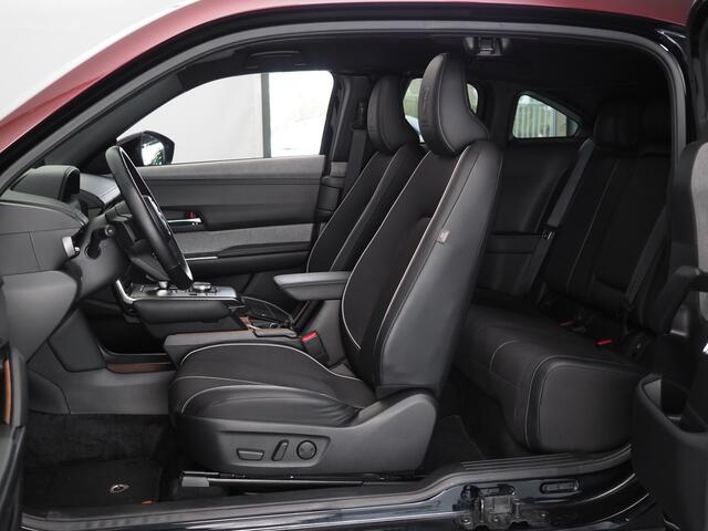 Mazda MX-30 e-SkyActiv R-EV 170 Edition R | Bose | Head-up Display | Dodehoekdetectie | Stuurwielverwarming | Stoelverwarming | 360° Camera | Panoramadak | Geheugenstoelen