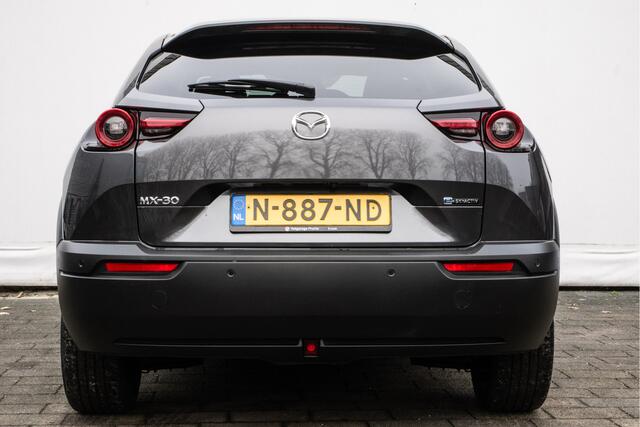 Mazda MX-30 e-SkyActiv 145 Luxury 36 kWh Schuifdak/ Bose/ Stoel-stuurverwarming/ Dab/ Camera/ Carplay/ Navigatie/ Head-up/ Blindspot