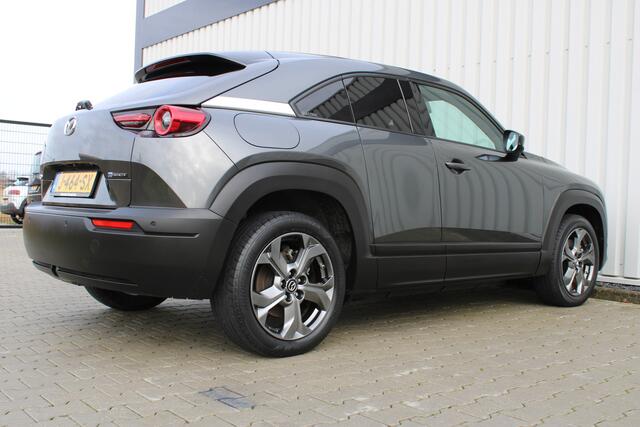 Mazda MX-30 e-SkyActiv 145 First Edition 36 kWh | Incl. 12 maanden garantie | Adapatieve cruise control | Apple Carplay/Android Auto | Parkeersensoren | Navigatie | Lane asist | Climate control | Stoelverwarming |