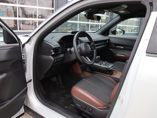 Mazda MX-30 e-SkyActiv 145 First Ed. 36 kWh 96% Stoelvw, HUD, Camera, Carplay, FULL LED Prijspakker!