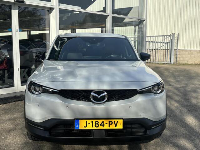 Mazda MX-30 e-SkyActiv 145 First Edition 36 kWh NL-Auto, 1e Eig., Dealer Onderh., Navigatie, Apple Carplay / Android Auto, A. Rij-Camera, Parkeerhulp vóór, Cruise Controle Ad. Lichtmetaal, SOH 94%.