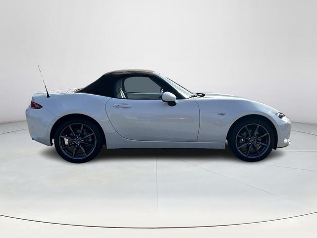 Mazda MX-5 2.0 SkyActiv-G 184 Chairo |De Mazda MX-5 Chairo was een speciale uitvoering die in 2019 werd uitgebracht, Het betrof een gelimiteerde reeks| Navigatiesysteem|Bosse| Climate control|