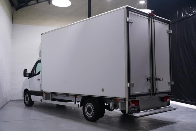 Mercedes-Benz 311 CDI Sprinter Automaat Bakwagen met Deuren 20M3 Airco, Dakspoiler, LxBxH 430x210x220 cm, NAP, 3-Zits