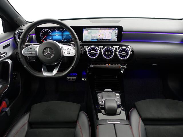 Mercedes-Benz A-KLASSE 180 d AMG Night Edition Aut- Panodak, Sfeerverlichting, Memory Seats, Zitcomfort, Camera, Xenon Led