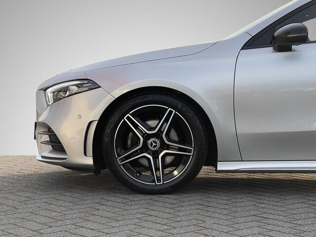 Mercedes-Benz A-KLASSE 180 Business Solution AMG | Trekhaak Uitklapbaar | Navigatie Full-Map | Stoelverwarming | Camera | Rijklaarprijs!