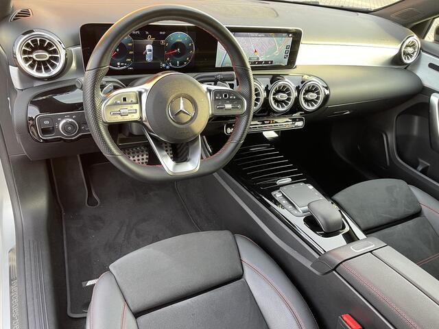 Mercedes-Benz A-KLASSE 180 Business Solution AMG | Trekhaak Uitklapbaar | Navigatie Full-Map | Stoelverwarming | Camera | Rijklaarprijs!