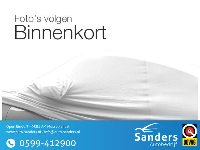 Mercedes-Benz A-KLASSE 180 Business Solution AMG / Night pakket/ Panorama/ Sfeerverlichting/ NL auto/ Dealer onderhouden