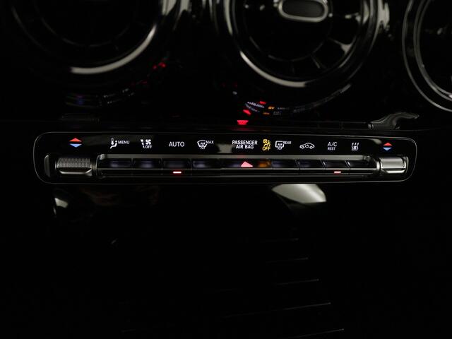 Mercedes-Benz A-KLASSE 250 e Star Edition | Dodehoekassistent | Parkeerpakket met achteruitrijcamera | High-performance led-koplampen | Extra USB-poorten | Verwarmde stoelen vooraan | Zitcomfortpakket | Spiegelpakket |