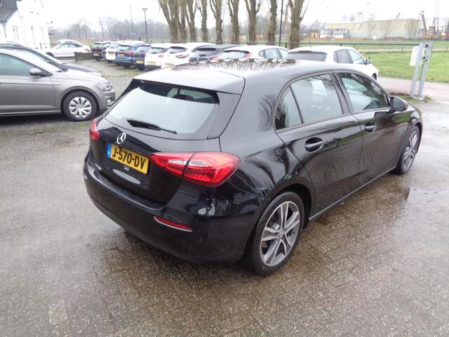 Mercedes-Benz A-KLASSE 160 Ecc, Camera, Carplay, Licht metalen velgen