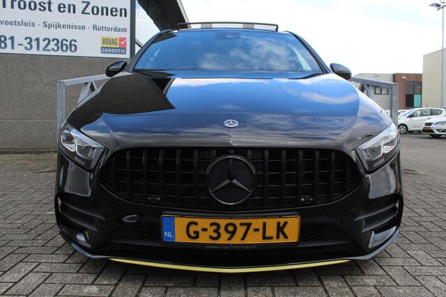Mercedes-Benz A-KLASSE 250 Edition Amg pakket Automaat/Panoramadak/Digitale dash/Navigatie/Cruise control/Keyless entry+start/Matrix led koplampen/Sfeerverlichting/Stoelverwarming/Achteruitrijcamera/Parkeersensoren/Elektrisch verstelbare bestuurderstoel