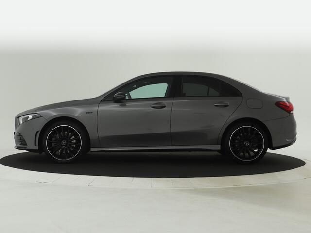 Mercedes-Benz A-KLASSE 250 e Premium Plus AMG Styling | Night Pakket | Sfeerverlichting | Inclusief 24 maanden MB Certified garantie voor Europa.