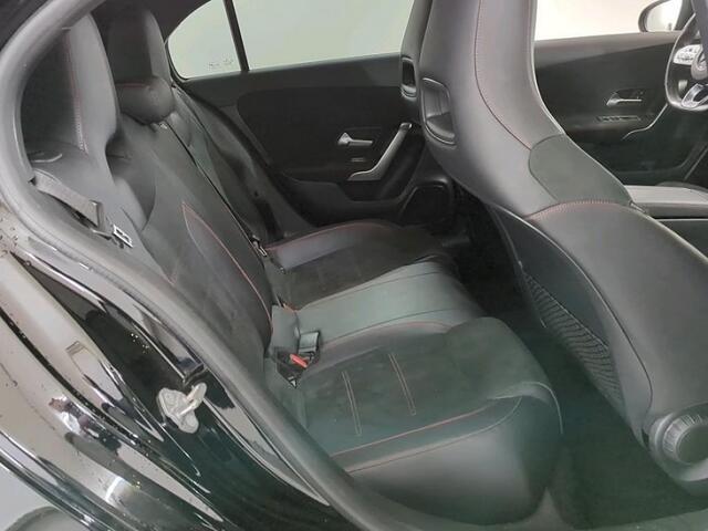 Mercedes-Benz A-KLASSE 180 B.SOL AMG NI UPG