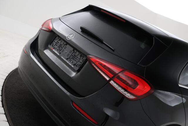 Mercedes-Benz A-KLASSE 180 d Launch Edition Premium Automaat, Half leder, Climate, Navigatie,