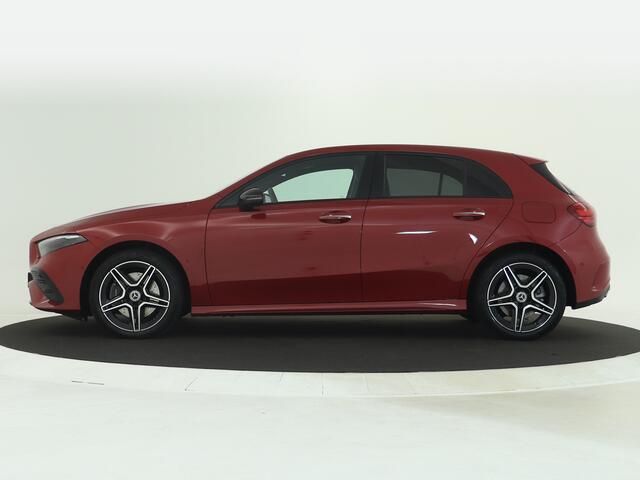 Mercedes-Benz A-KLASSE 250 e Star Edition AMG Line | Nightpakket | Smartphone intergratie | Dodehoekassistent | Parkeerpakket met achteruitrijcamera | Extra USB-poorten | Sfeerverlichting | KEYLESS GO | Verwarmde stoelen vooraan |