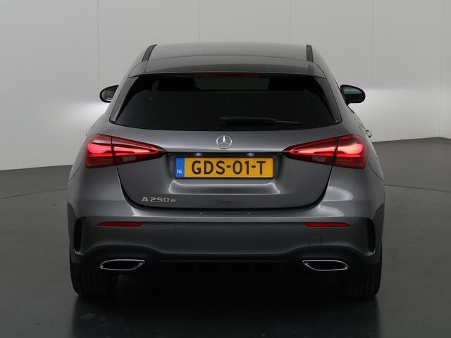 Mercedes-Benz A-KLASSE 250 e Star Edition AMG NIGHT | Keyless Entry | Sfeerverlichting | MultiBEAM LED | Apple Carplay | Dodehoekassistent |