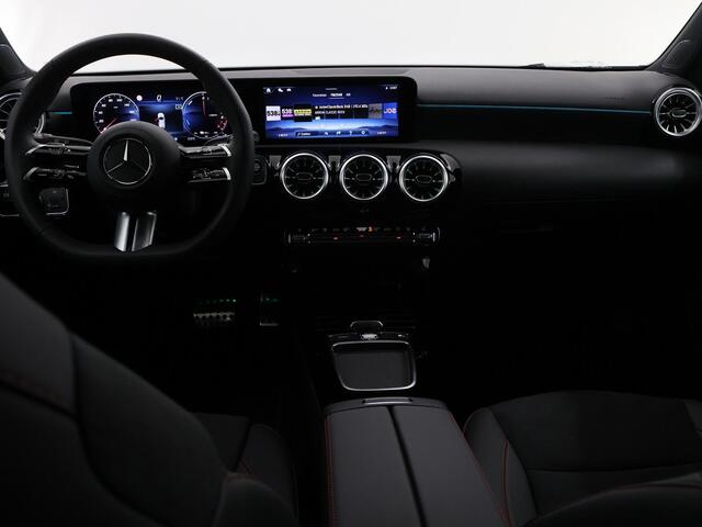 Mercedes-Benz A-KLASSE 250 e Star Edition AMG NIGHT | Keyless Entry | Sfeerverlichting | MultiBEAM LED | Apple Carplay | Dodehoekassistent |