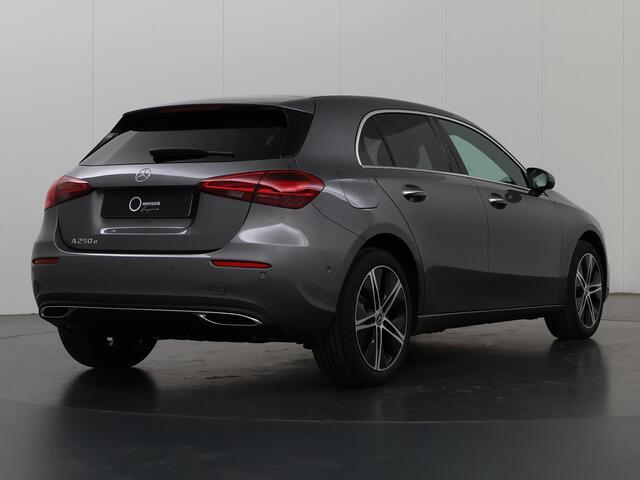 Mercedes-Benz A-KLASSE 250 e Star Edition Luxury Line Panoramadak | 18 inch LM Velgen