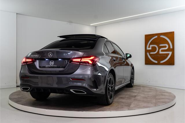 Mercedes-Benz A-KLASSE 250 e AMG 263PK Plug-In Limousine | Pano | Sfeer | LED | Carplay | 12 MND Garantie