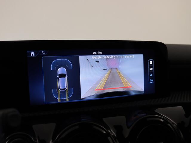 Mercedes-Benz A-KLASSE 250 e LIMITED Edition | Dodehoekassistent | Parkeerpakket met achteruitrijcamera | Verwarmde stoelen vooraan | Extra USB-poorten | Spiegelpakket | High-performance led-koplampen | Zitcomfortpakket |
