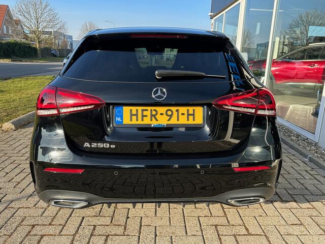 Mercedes-Benz A-KLASSE 250 e AMG Blackpack | Camera