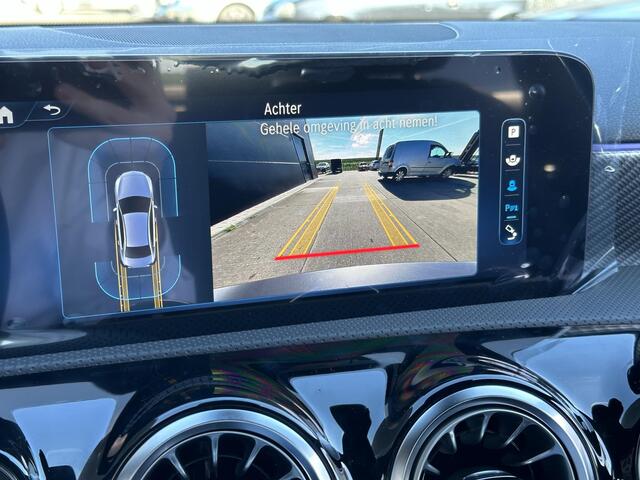 Mercedes-Benz A-KLASSE 180 | Widescreen MBUX | Achteruitrijcamera | Stoelverwarming | Sfeerverlichting