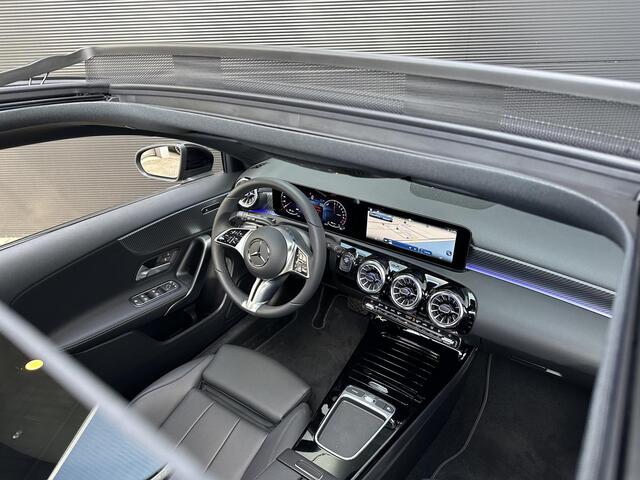 Mercedes-Benz A-KLASSE 250 e | Panoramadak | Luxury Mercedes-Benz A-klasse 250 e Luxury Line | Nightpakket | Panoramadak | Achteruitrijcamera | Stoelverwarming | Sfeerverlichting