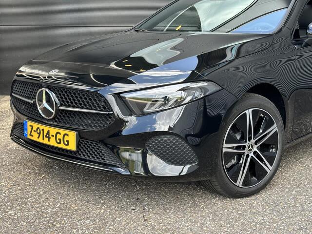 Mercedes-Benz A-KLASSE 250 e | Panoramadak | Luxury Mercedes-Benz A-klasse 250 e Luxury Line | Nightpakket | Panoramadak | Achteruitrijcamera | Stoelverwarming | Sfeerverlichting