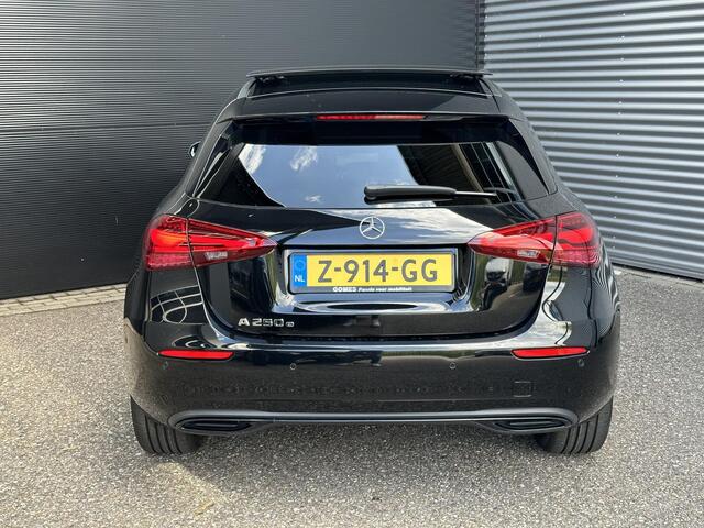 Mercedes-Benz A-KLASSE 250 e | Panoramadak | Luxury Mercedes-Benz A-klasse 250 e Luxury Line | Nightpakket | Panoramadak | Achteruitrijcamera | Stoelverwarming | Sfeerverlichting