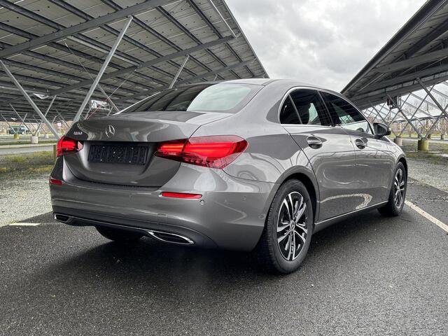 Mercedes-Benz A-KLASSE 180 Star Edition | Widescreen | Parkeercamera | Stoelverwarming | Apple carplay/Android auto | LED |