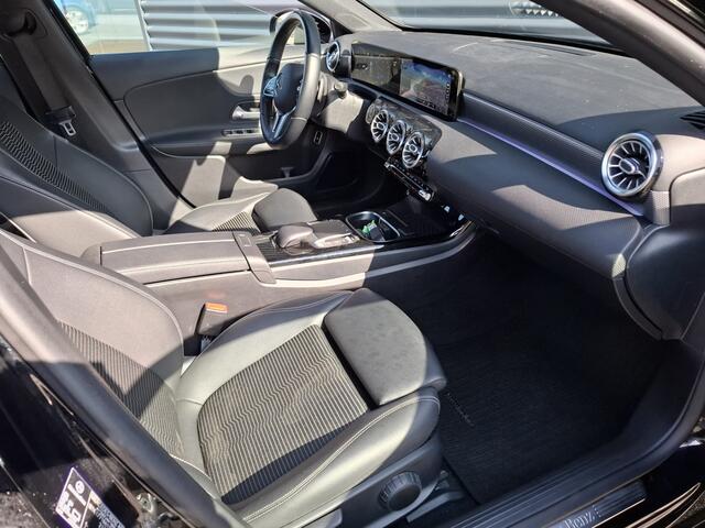Mercedes-Benz A-KLASSE 250 e Plug in Hybrid PHEV | Widescreen Navi | Sfeerverlichting | Apple Carplay | Sportstoelen Verwarmd | Navigatie | DAB | Cruise Control |