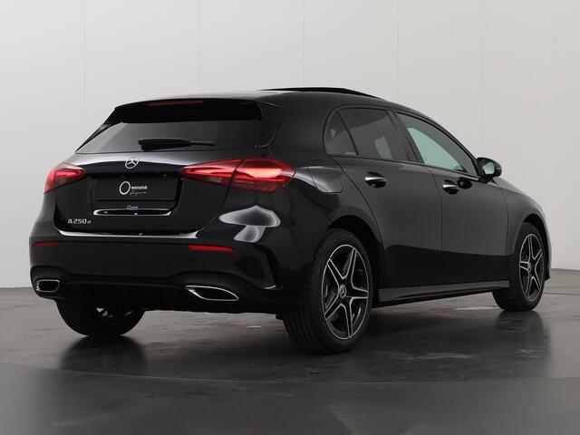 Mercedes-Benz A-KLASSE 250 e Star Edition AMG Line | Panorama-dak | Night pakket | Multibeam LED| Sfeerverlichting | Stoelverwarming |