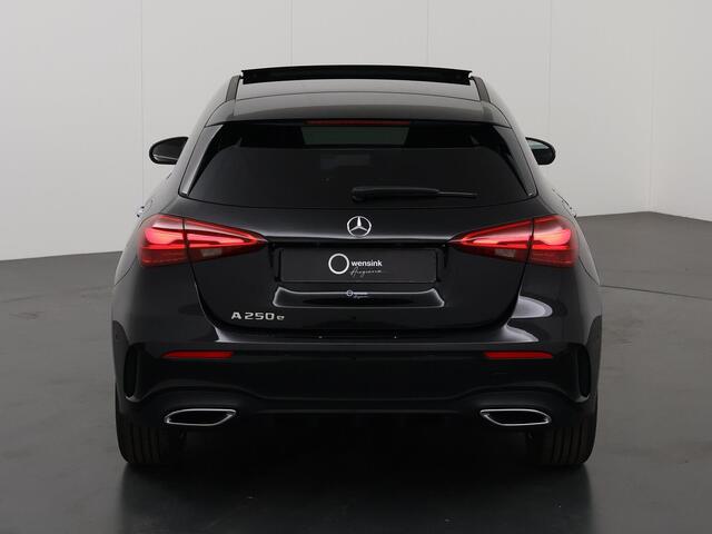 Mercedes-Benz A-KLASSE 250 e Star Edition AMG Line | Panorama-dak | Night pakket | Multibeam LED| Sfeerverlichting | Stoelverwarming |