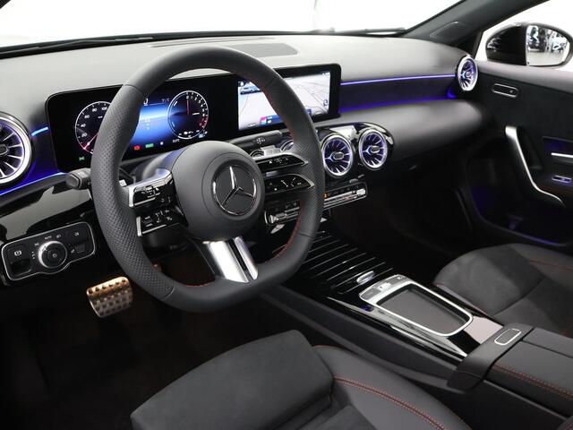 Mercedes-Benz A-KLASSE 250 e Star Edition AMG Line | Panorama-dak | Night pakket | Multibeam LED| Sfeerverlichting | Stoelverwarming |
