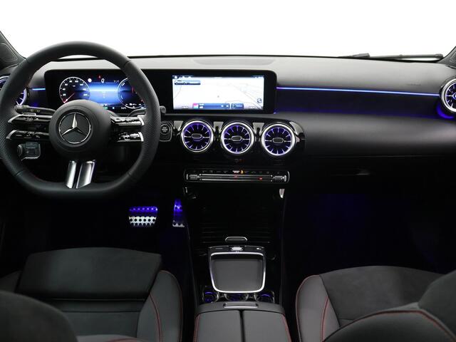 Mercedes-Benz A-KLASSE 250 e Star Edition AMG Line | Panorama-dak | Night pakket | Multibeam LED| Sfeerverlichting | Stoelverwarming |