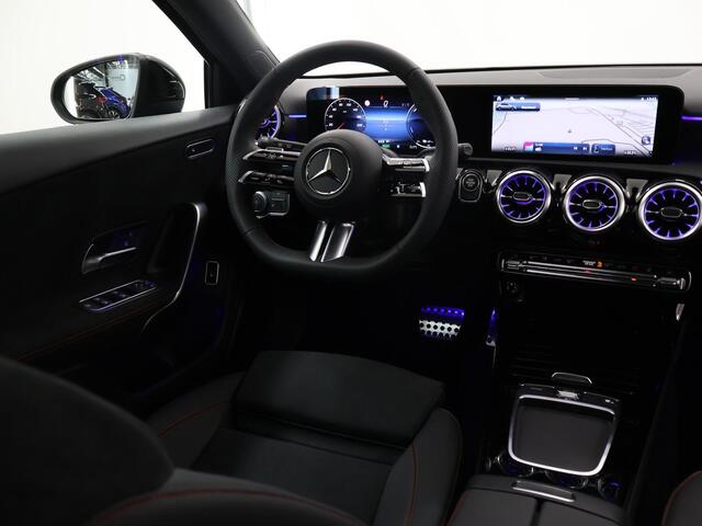 Mercedes-Benz A-KLASSE 250 e Star Edition AMG Line | Panorama-dak | Night pakket | Multibeam LED| Sfeerverlichting | Stoelverwarming |