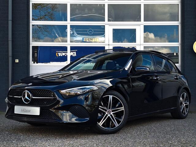 Mercedes-Benz A-KLASSE 180 Star Edition Luxury Line | Night Pakket | Winter Pakket | Panoramadak | MULTIBEAM LED Koplampen | Dodehoekassistent | Sfeerverlichting | Stoelverwarming | Stuurverwarming | Achteruitrijcamera | Elektrisch Inklapbare Buitenspiegels | Showmodel